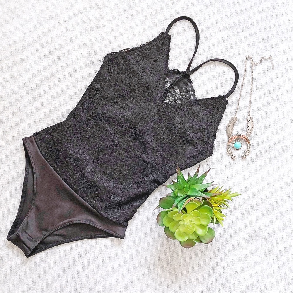 • FINAL PRICE • Black Lace Bodysuit Top